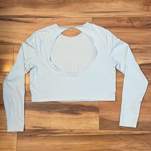 Divided H&M Crop Top w/ Open Back - Picture 3 of 4